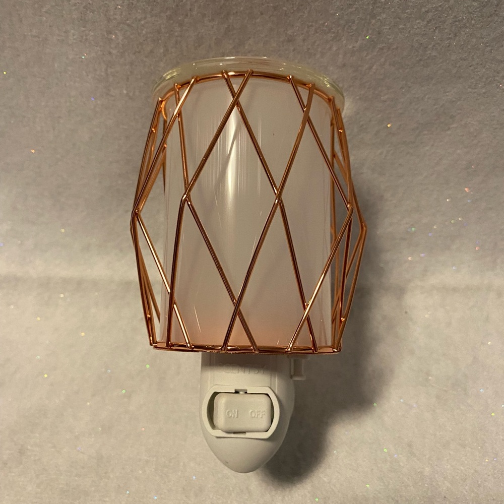 Scentsy Wire You Blushing warmer